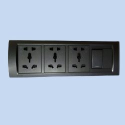 3 Universal sockets & 1 20A-p